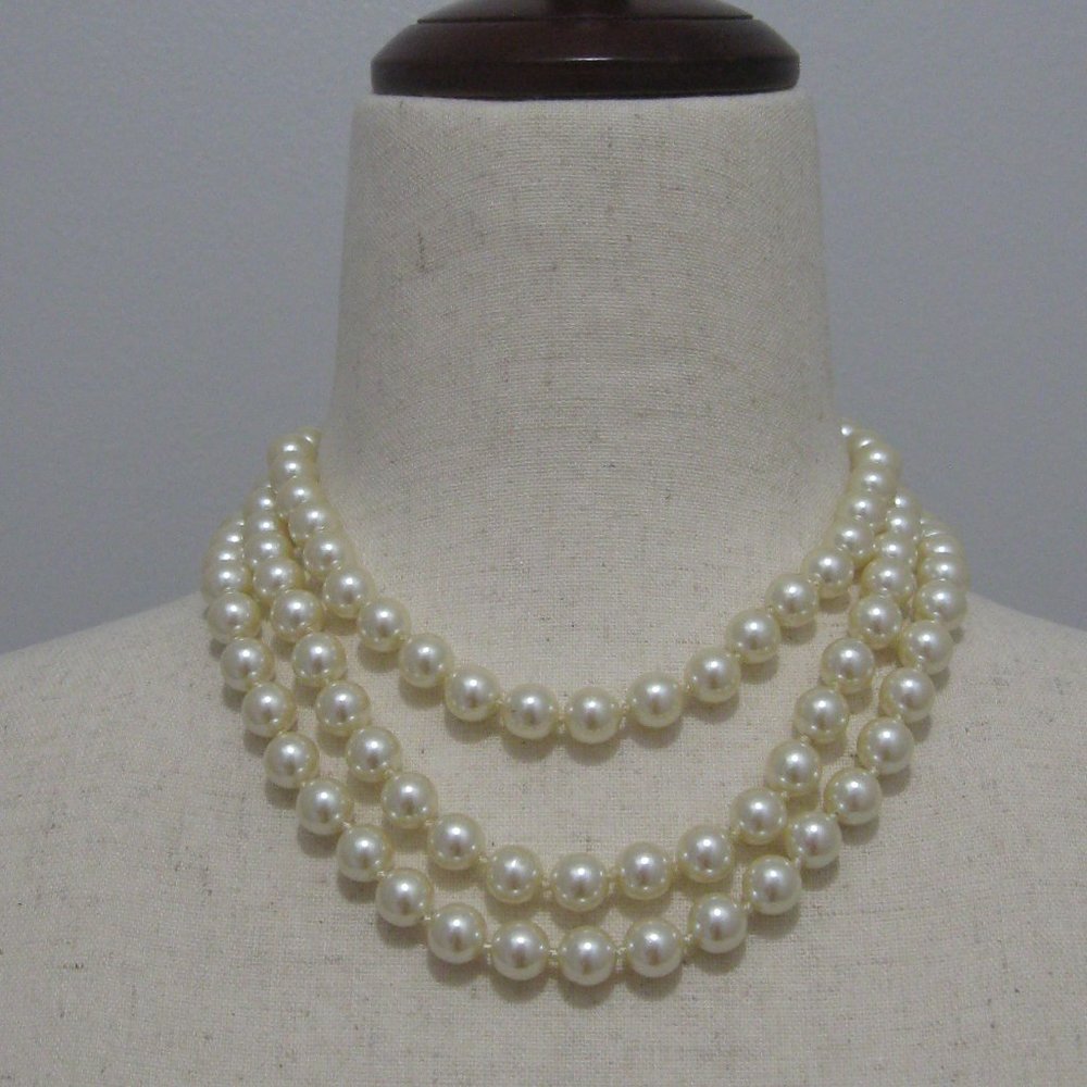 Elegant Triple Strands of White Pearls Statement Necklace DYNASTY 80's
